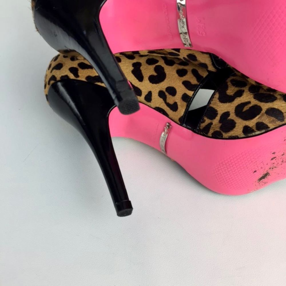 Betsey Johnson Womens Carlos Leopard Calf Hair Pumps Cutout Shooties size 5.5 - Picture 13 of 15